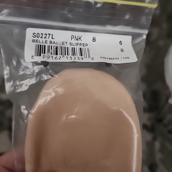 Q4 - Bloch Belle Ballet Slippers - Picture 4 of 9